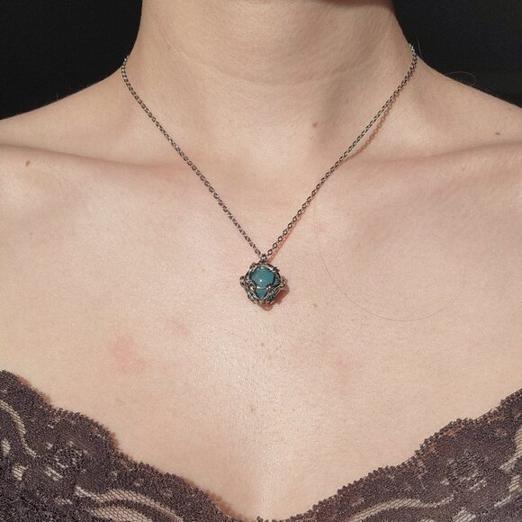 Aquamarine blue caged pearl necklace with a small silver chain - Picture 9 of 12